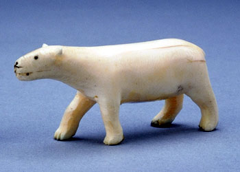 Sculpture d'un ours polaire.