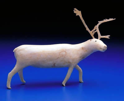 Sculpture d'un caribou.