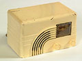 Radio Bakelite, modle B 4000, 
Northern Electric, vers 1946.