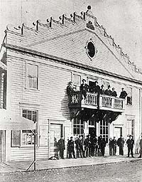 Les employés du premier bureau de poste de Dawson, Territoire du Yukon