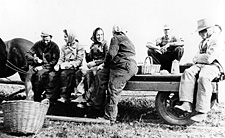 Cueilleurs de pommes de terre, Spandet, vers 1940