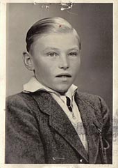 Photo de la carte d’identité de Chris Bennedsen, vers 1946. <br>(Collection privée)