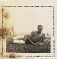Chris sur la plage, Cobourg, 1953