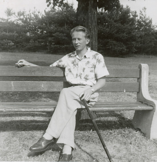 Erik Skov, dans un hôpital de réadaptation après s’être cassé la jambe, Toronto, 1957