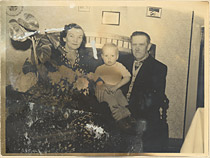 Les parents de Chris, Frederik et Anna Bennedsen, et son neveu Ole Bennedsen