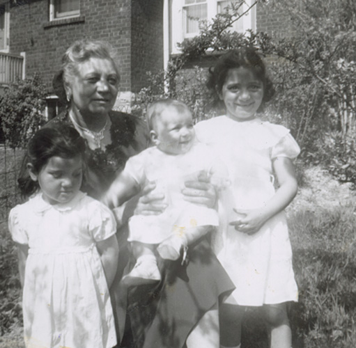 Carmela Colangelo et ses petites-filles, Carmela, Theresa et Paula Cavalluzzo