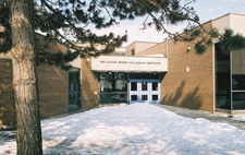 L’école secondaire Sir Oliver Mowat Collegiate Institute, Toronto