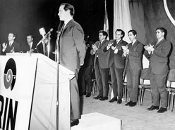 Pierre Bourgault et les principaux reprsentants du RIN lors de la campagne lectorale de 1966 