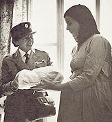 Lotta Hitschmanova et une rfugie palestinienne, avant 1970