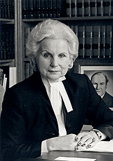 Portrait officiel de Jeanne Sauv, prsidente de la Chambre des communes
