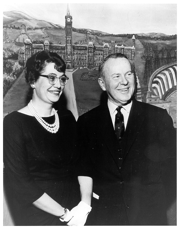 Le premier ministre Lester B. Pearson et Judy LaMarsh, Novembre 1960 - Ron Roels (photographe) - ANC, détail de PA117097