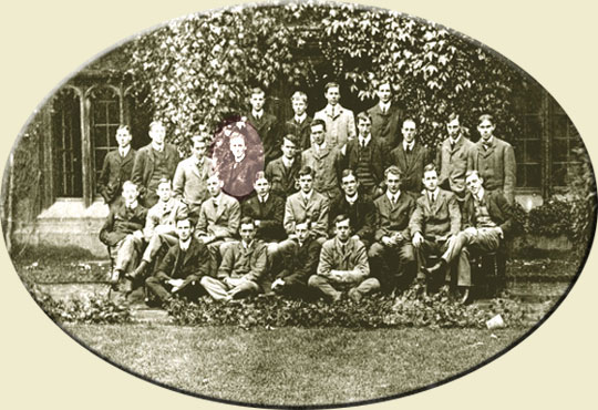 Marius Barbeau avec un groupe d'tudiants  Oxford, vers 1907. (Partant de la gauche, Marius Barbeau est le 4ime de la deuxime range du haut)., © MCC/CMC