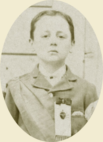 Marius Barbeau wearing a badge of the Sacred Heart., © CMC/MCC, 86-1191