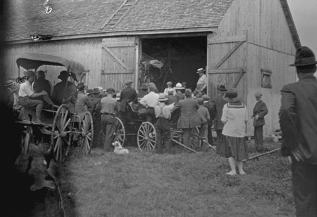 Vente  l'encan du btail chez Eugne Nobert, Sainte-Genevive-de-Batiscan, Qubec, 1921., © MCC/CMC, Edouard Zotique Massicotte, 50610