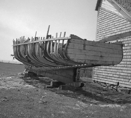 Barge en construction, Bonaventure, Qubec, 1958., © MCC/CMC, Carmen Roy, J-15496