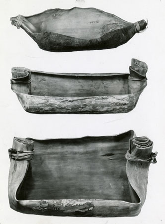 Rcipients d'corce d'orme et de tilleuil pour recueillir l'eau d'rable, 1940., © MCC/CMC, Marius Barbeau, 87191