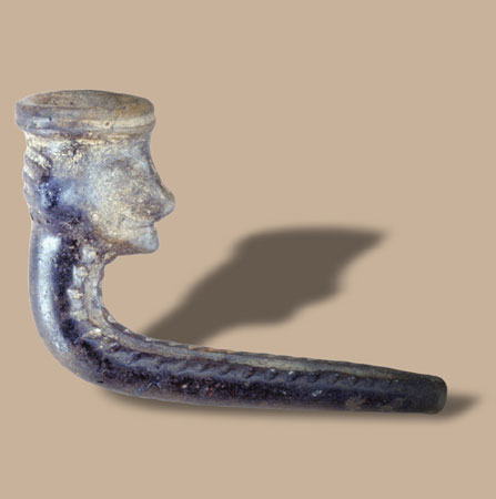Pipe  effigie en cramique, Iroquoienne, Comt Halton (Ontario), 1350-1650 ap J.-C., © MCC/CMC, VIII-F8496