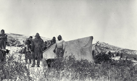 Copper Inuit camp near Tree River, Northwest Territories (Nunavut), © CMC/MCC, R.M. Anderson, 38937