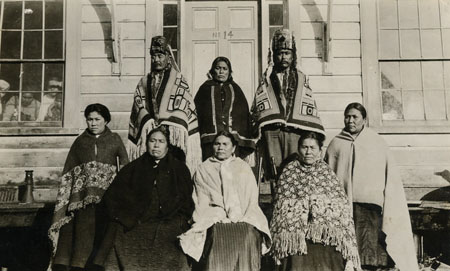 Photographie prise  Kit-katla  l'occasion de la nomination d'un chef Tsimshian, avril 1919. © MCC/CMC, E2006-04689