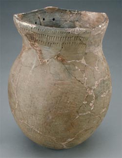 Pot en céramiquedes Iroquois de l'Ontario ancien - S96-04668