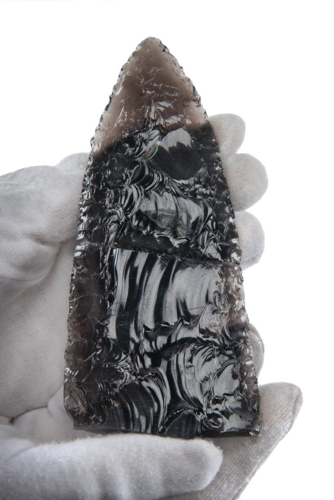 Lame d’obsidienne découverte dans la région de Grande Prairie en Alberta.