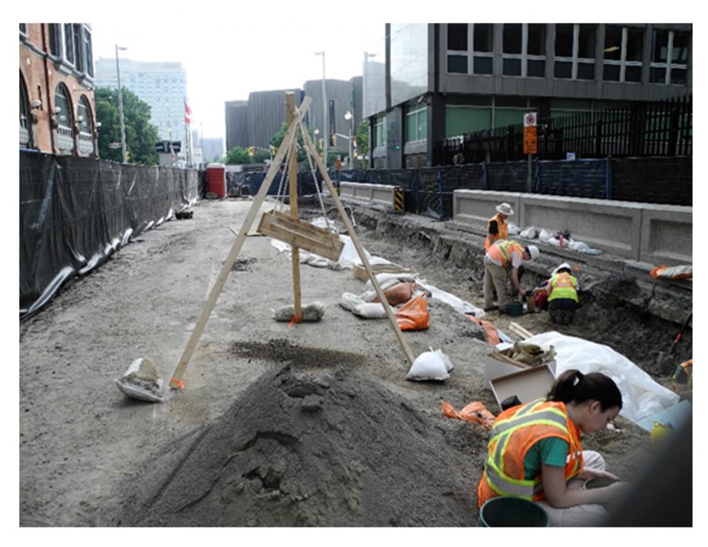 Excavations dans la rue Queen, été 2014 
