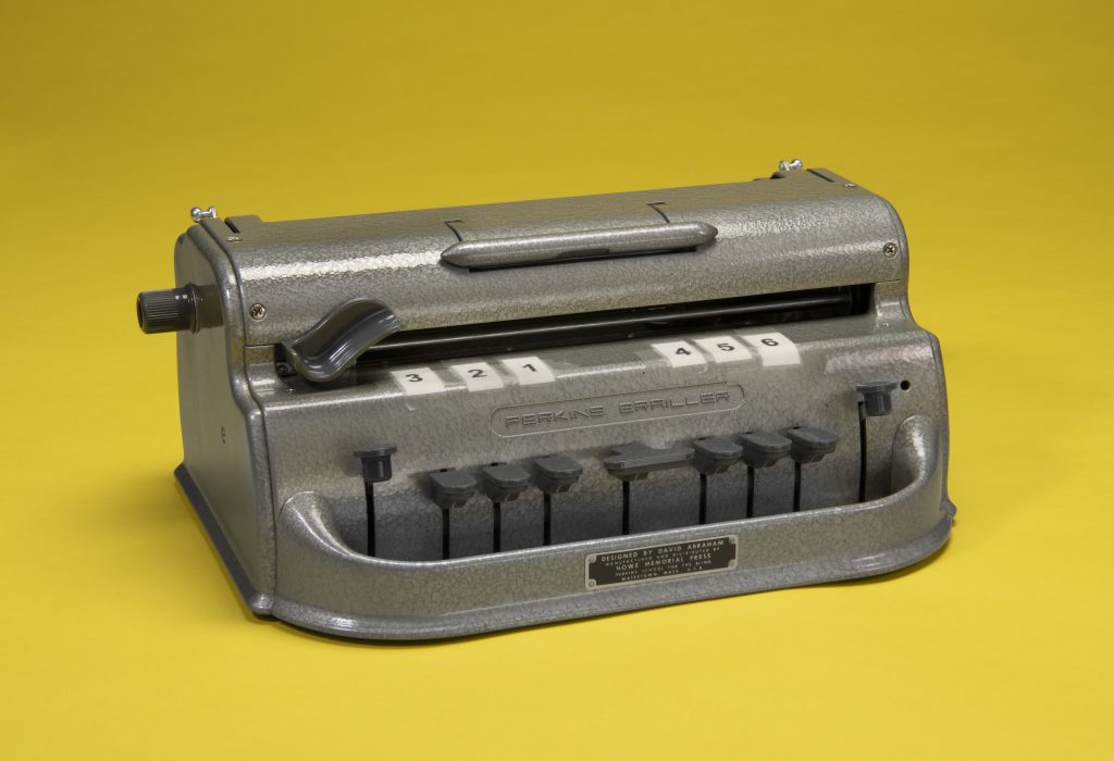 Machine à écrire en braille conçue par David Abraham.