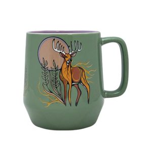 Tasse Chevreuil (Waawaashkeshi) par Storm Angeconeb