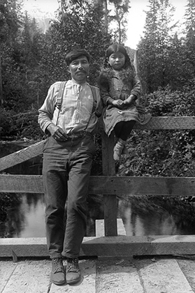 Clukus Lake Tommie (Carrier) et de sa fille