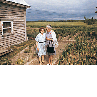 Nettie et Maria Laplante Joyal - Archives, 2002-F0008.6