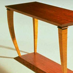 Table en forme de clavicule (détail)