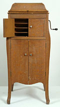 Gramophone mécanique Victrola 
VV-X, 
modèle de plancher, Victor Talking Machine, vers 1907.