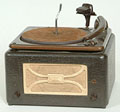 Tourne-disque Viking EMC 34167, 
Dominion Electrohome Industries Limited, vers 1946.