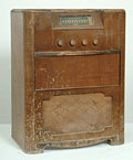 Combiné radio tourne-disque 
Astra 
DR-103, Brand and Miller Ltd., 1947.