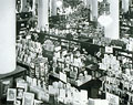 Intérieur du magasin de 
Calgary, 
années 1910.