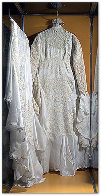 Robe de mariée
Photo : Steven Darby, MCC CD2004-0245 D2004-6081
