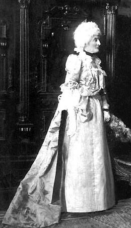 Lady Van Horne en dame de l'époque coloniale
