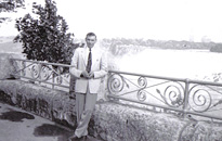 Chris Bennedsen, à sa première visite aux chutes Niagara, 1954