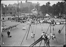Aire de jeu, rue Elizabeth, vers 1913