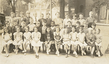 Connie et ses camarades de classe, vers 1943