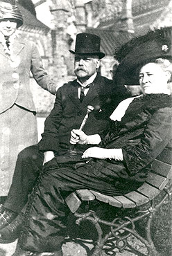 Alphonse Desjardins et son pouse Dorimne en voyage  Ottawa, 1917 
