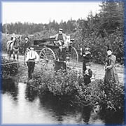 Randonne familiale au bord d'un ruisseau - 
Archives provinciales du Nouveau-Brunswick