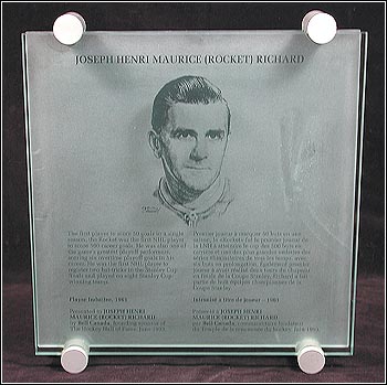 Plaque d'admission de Maurice Richard au Temple de la renommée 
du hockey, 1993