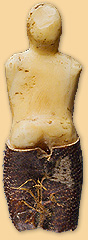 Figure d'homme en pantalon de peau de phoque