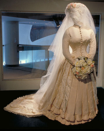 Wedding dress, © CMC/MCC, D-10764