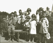 Group of children, Ste-Genevive, Batiscan, 1922., © CMC/MCC, 58108