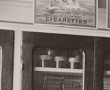 Intrieur d'une tabagie, Midland (Ontario), 1905.