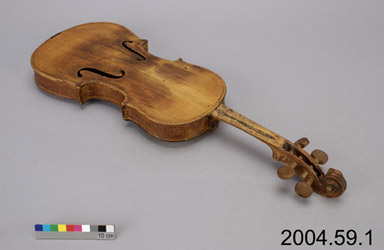 Violon de Lac St-Charles, © CMC/MCC, 2004.59.1