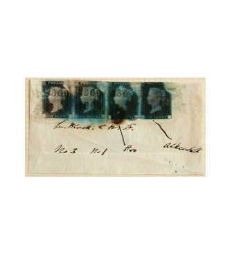 Des oblitrations noires de timbres imprims en bleu