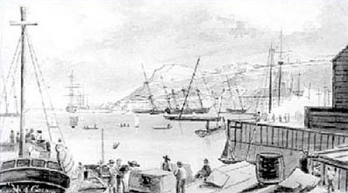 Peinture montrant un port achalandé avec plusieurs bateaux.
